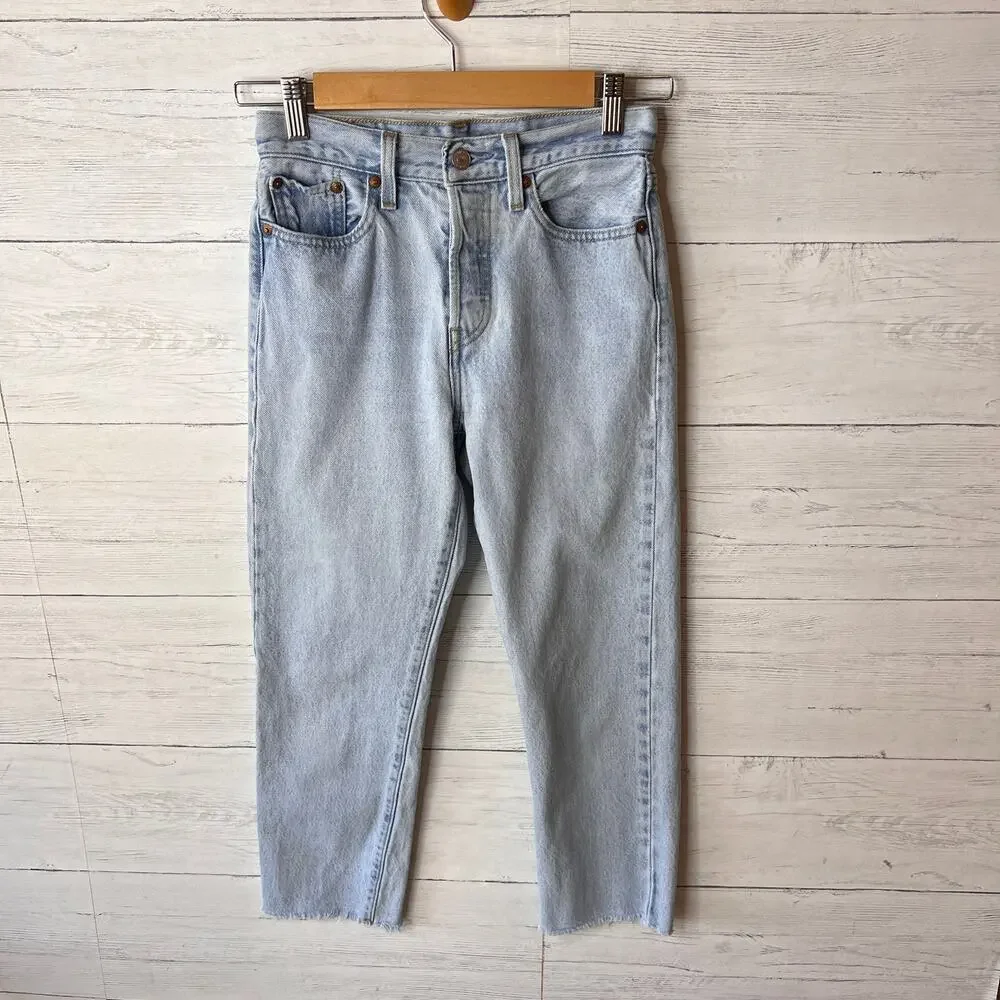 Levis Jeans Womens Size 25 Wedgie Straight Light Wash Button Fly 100% Cotton